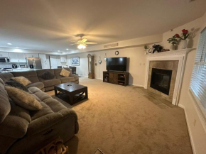 Whole House - HUGE, Modern & New Niagara Shoreline Home Rental